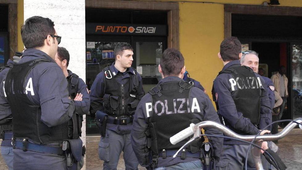 Fanno più effetto le divise delle denunce