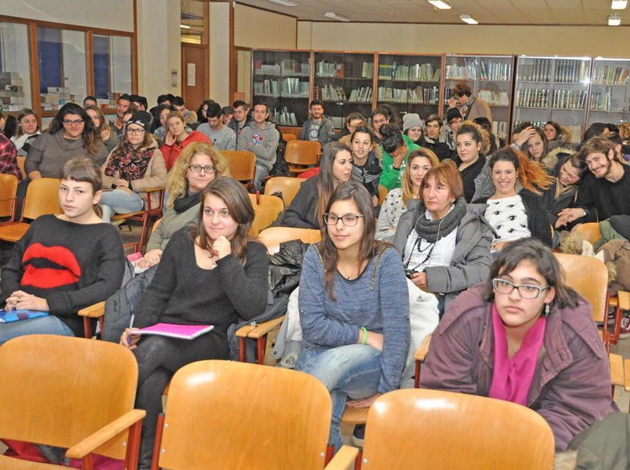Ottanta ragazzi al “lavoro” da Unicoop 