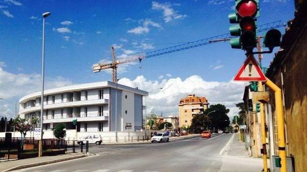 Una rotatoria in via Golino sostituirà il semaforo