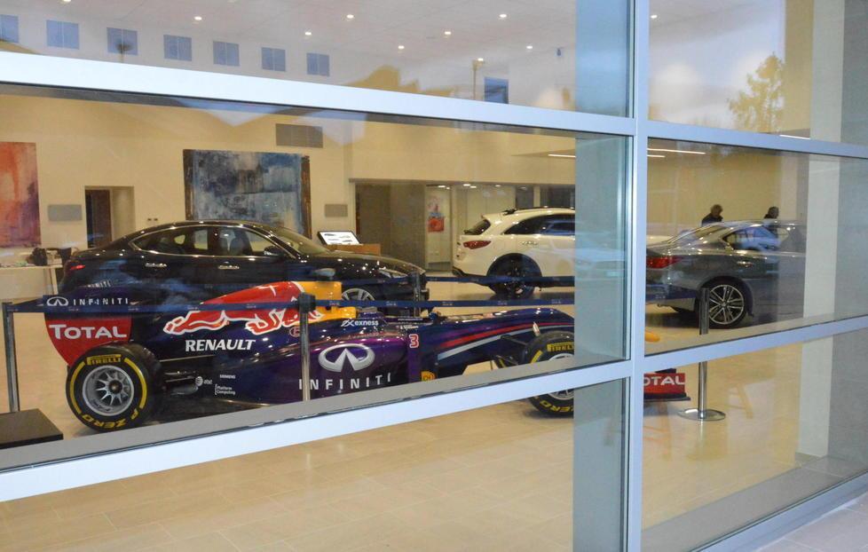 Apre Infiniti, la concessionaria-salotto 