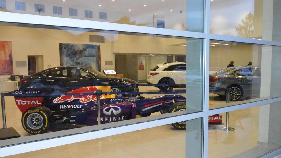 Apre Infiniti, la concessionaria-salotto