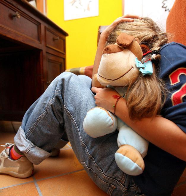 Abusa di una bimba: arrestato 