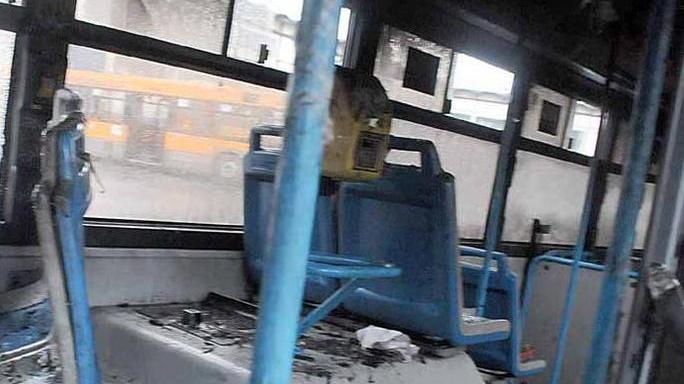 Brucia bus Atn, doveva essere demolito