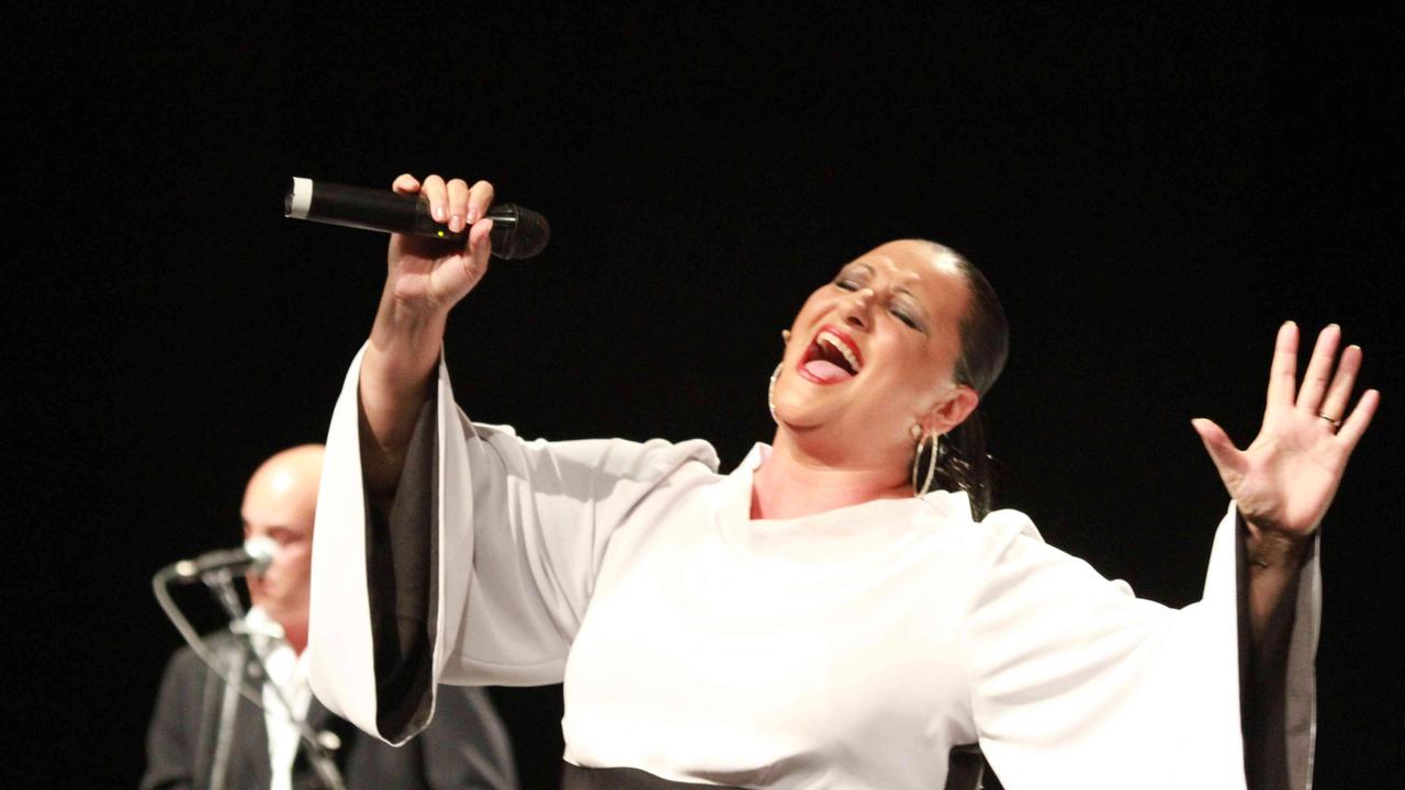 Silvia Querci è l'interprete di "Mina vagante" in scena al Politeama
