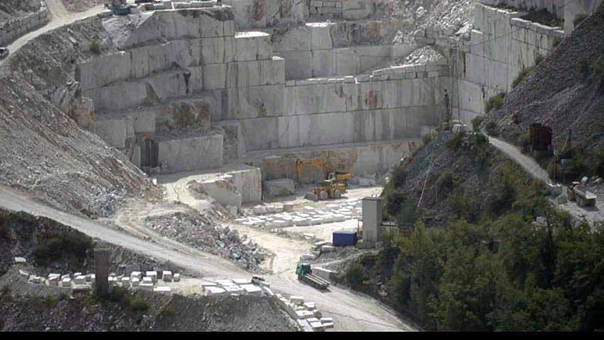 Comune di Carrara citato in tribunale: Canone per le cave illegittimo