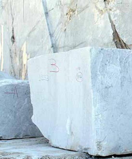 Carrara, dalla parte dei potenti e delle rendite d’oro 
