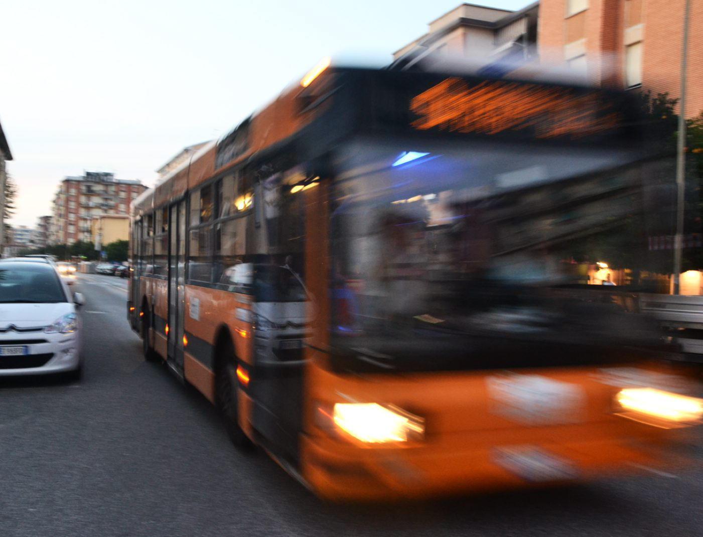 Un bus in corsa (Silvestri Pentafoto)