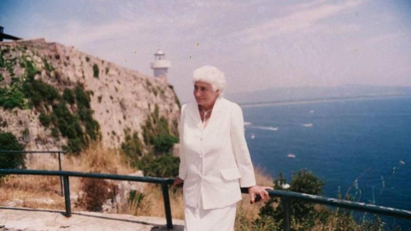 Susanna Agnelli affacciata sul "suo" Argentario
