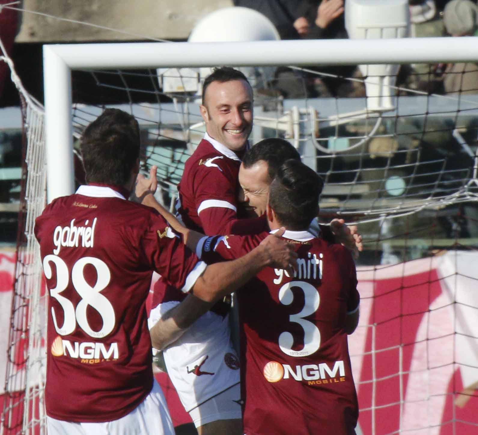 IL COMMENTO - Livorno-Bari, la paura e lo champagne 