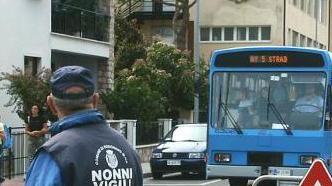 Cancellati anche i nonni-vigili alle scuole
