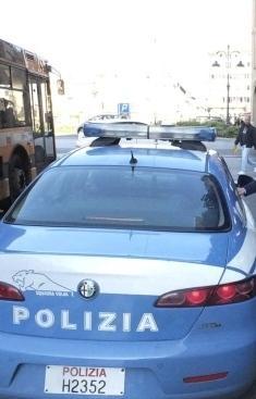 Aggredirono un uomo, denunciati in dieci 