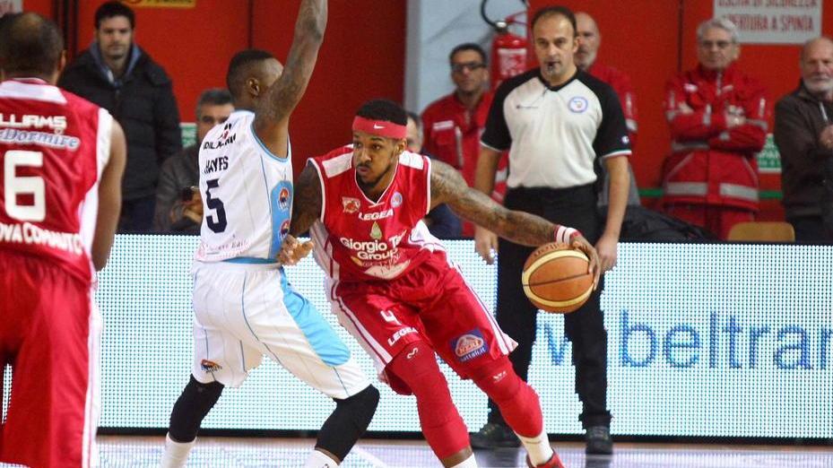 Gilbert Brown in azione contro la Vanoli Cremona (foto Sestini)