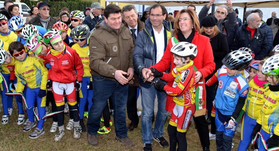 Il Ct Cassani inaugura la pista ciclistica 
