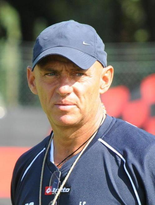 Delusione Livorno Perde col Genoa e addio Viareggio