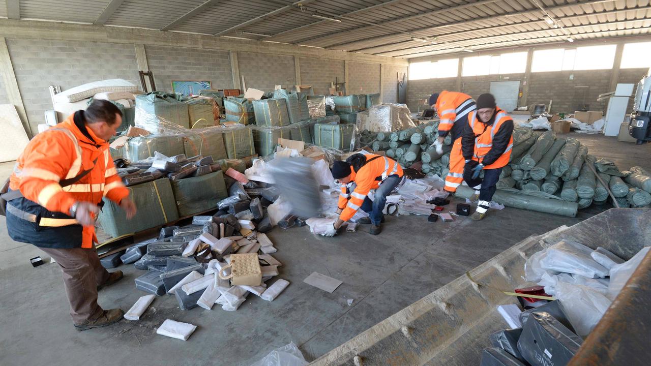 Distrutti in discarica 160.000 articoli con griffe contraffatte