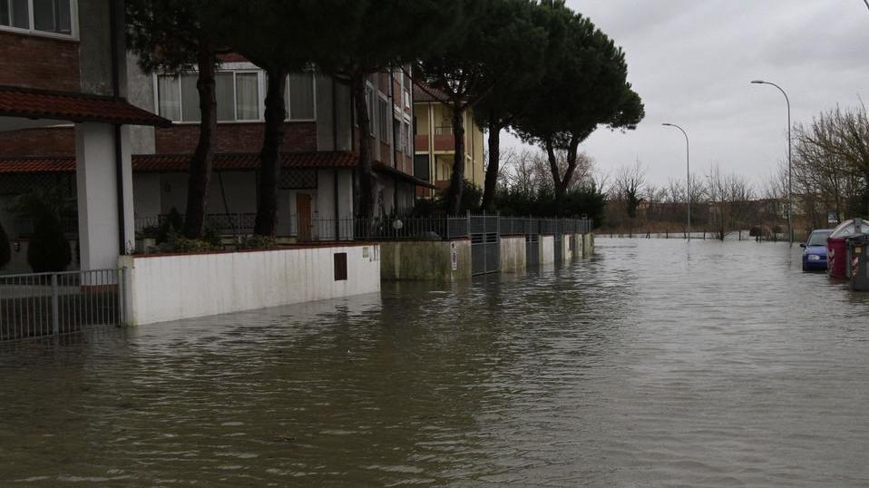 Emergenza ai Lidi: la spiaggia è sparita