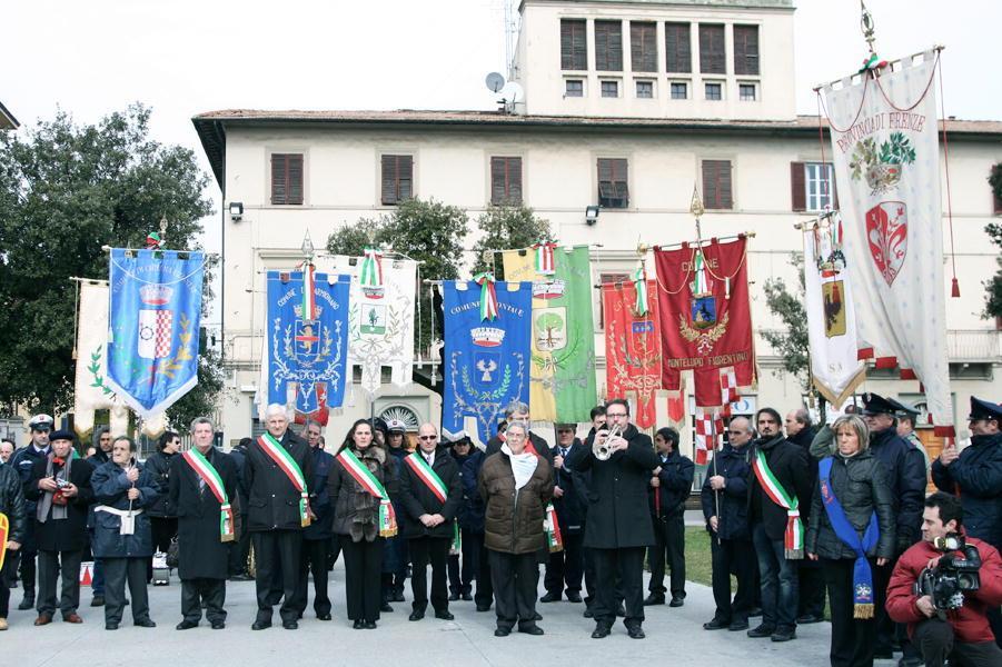Una delle ultime manifestazioni per ricordare i volontari