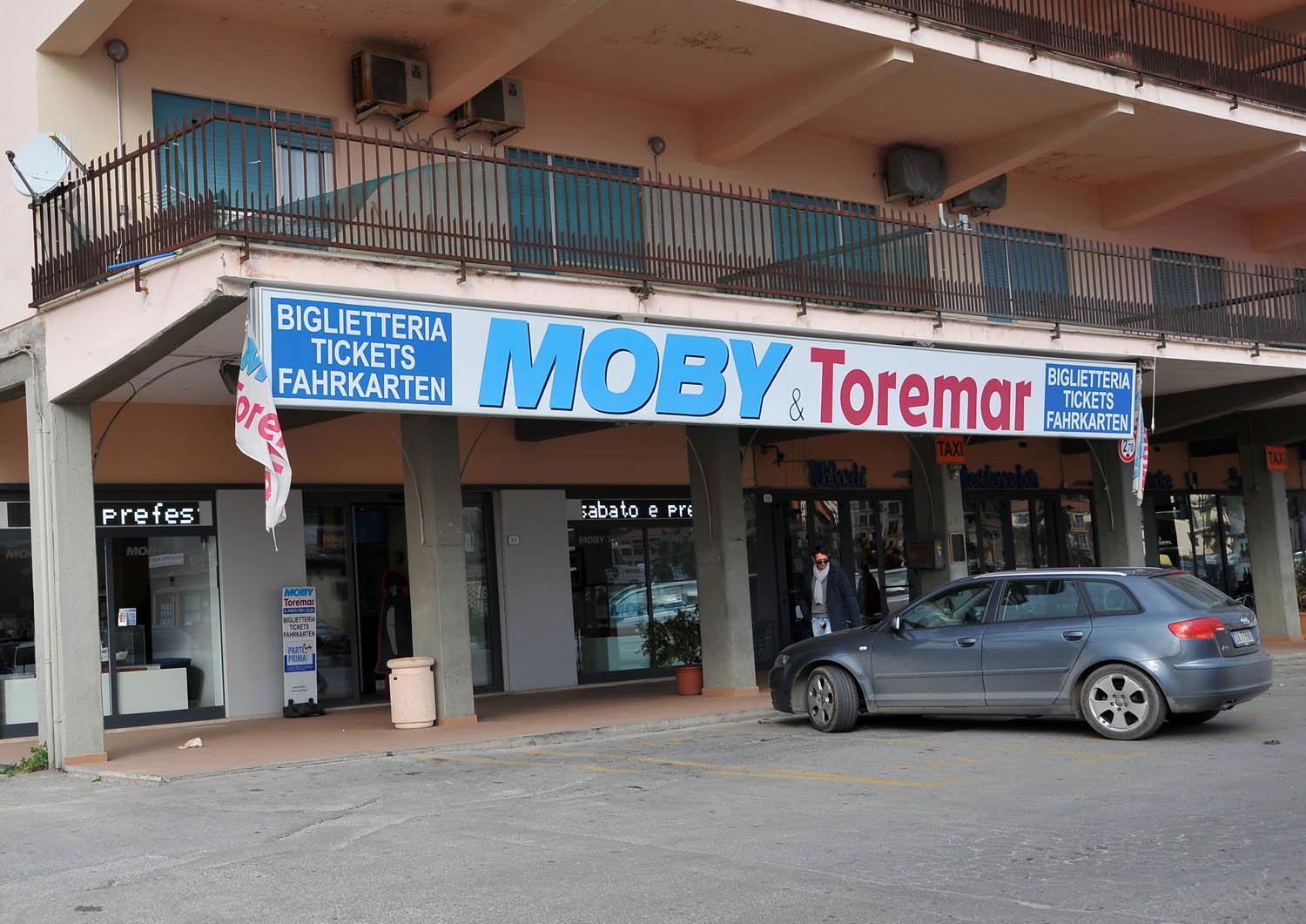La biglietteria di Toremar e Moby (foto Giò Di Stefano)