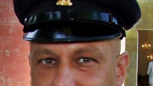 L’addio al poliziotto morto dopo un malore in palestra a Pietrasanta