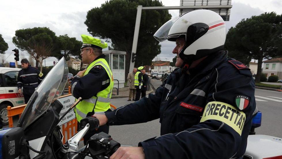 Agenti contro sindaci: «Niente paletti»