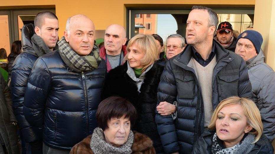Il sindaco leghista: «Sulla moschea si ascolti la gente»