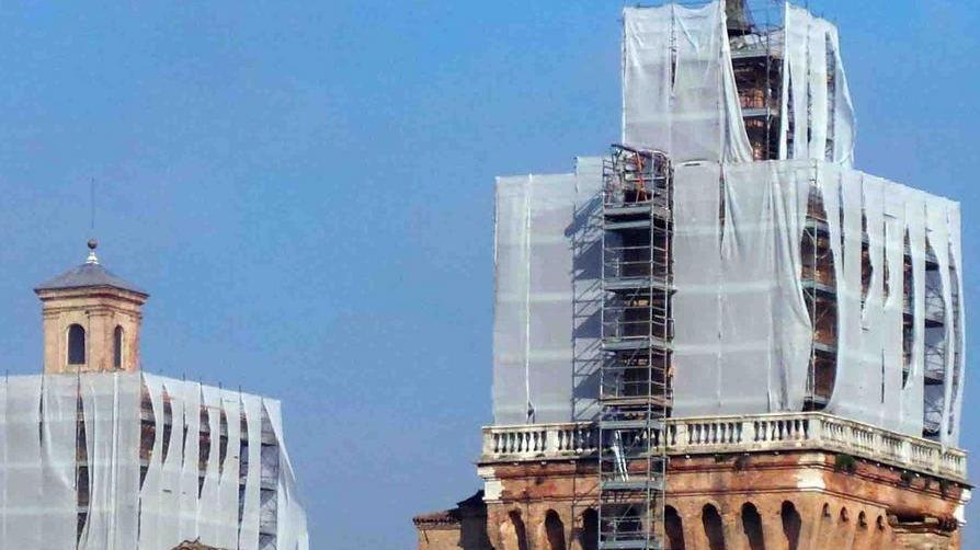 Vigili del fuoco ancora al lavoro per il forte vento