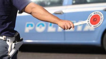 Sorpreso a scrivere sul muro ingiurie contro la ex: denunciato stalker