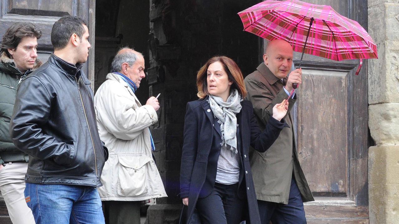 Federica Fratoni accompagnata dall'avvocato Claudio Del Rosso