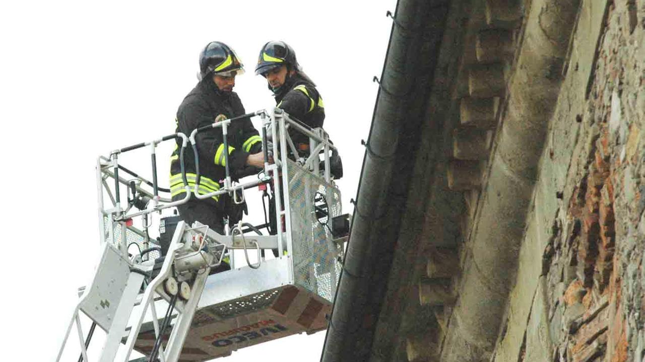 Vigili del fuoco sull'autoscala (foto d'archivio)