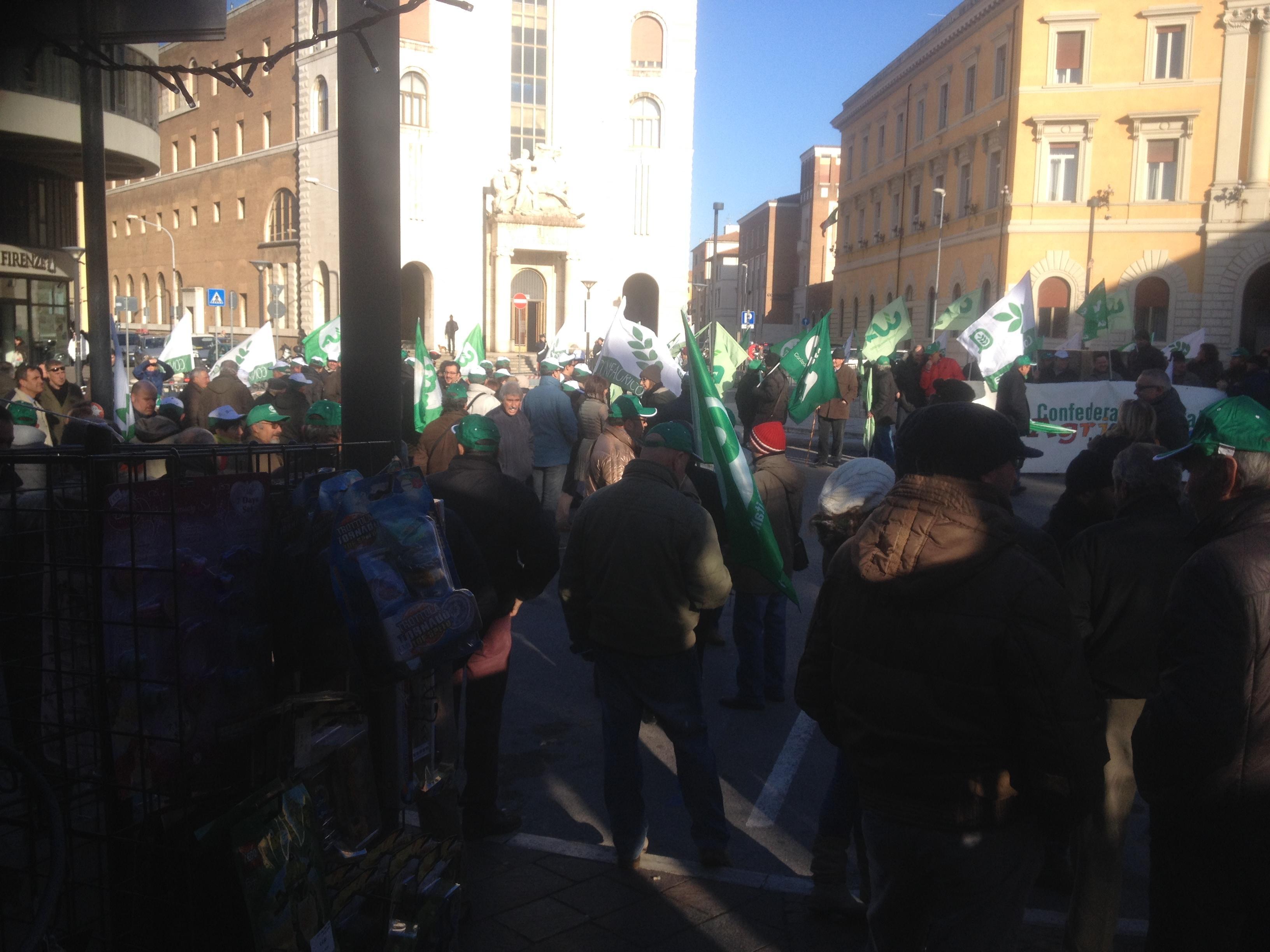 Protesta degli agricoltori contro l'Imu (foto Bf)