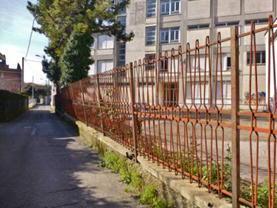 La cancellata del liceo Pascoli di Massa