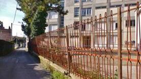 La cancellata del liceo Pascoli di Massa