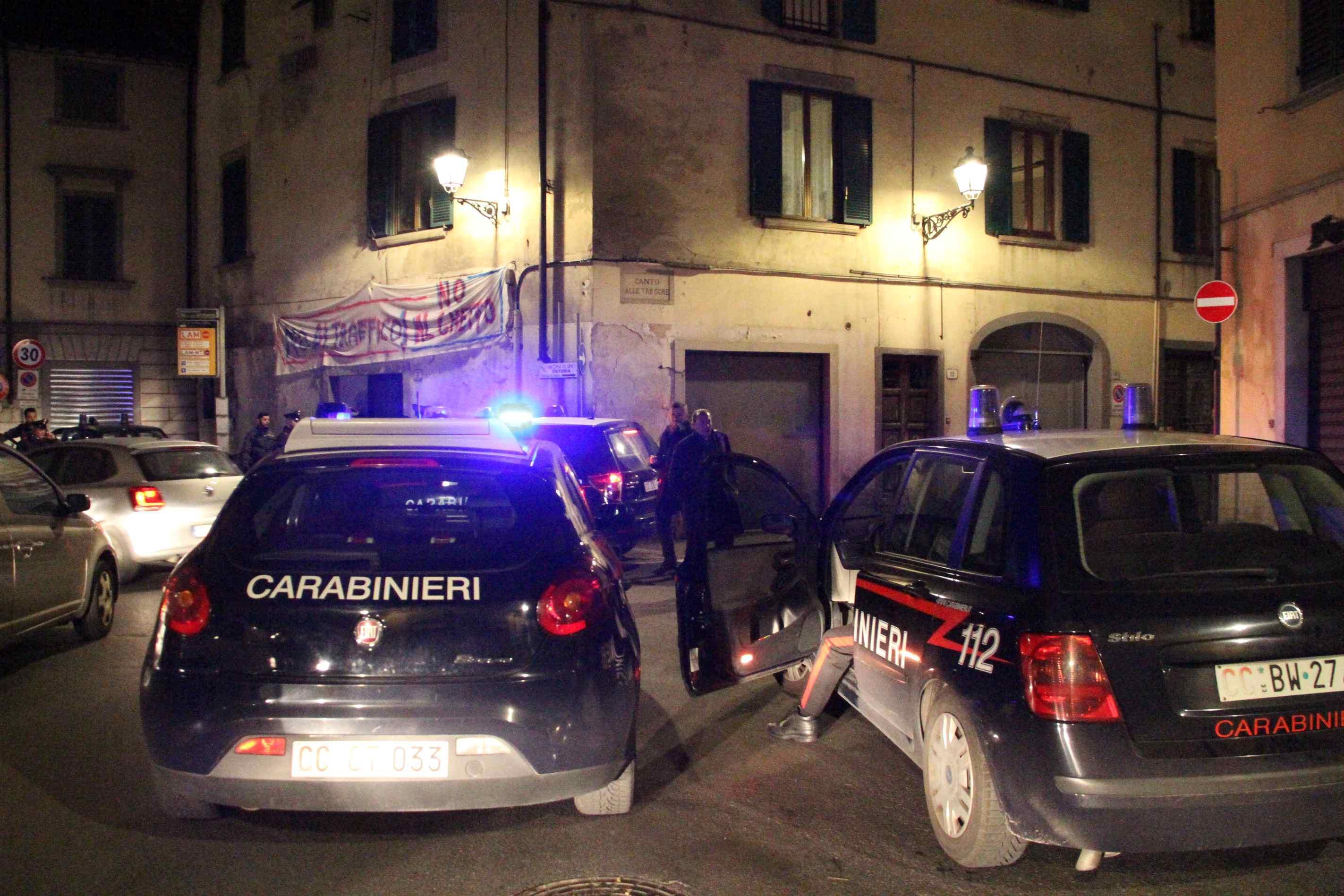 L'intervento dei carabinieri dopo la rissa in via Pier Cironi
