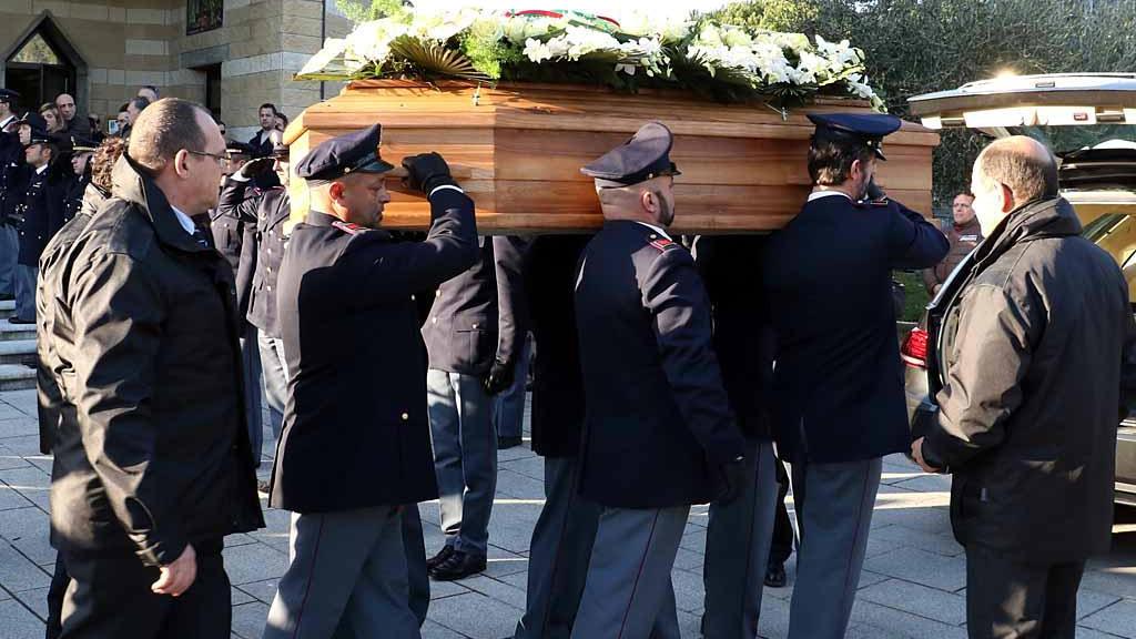 I funerali del poliziotto a Marina di Carrara