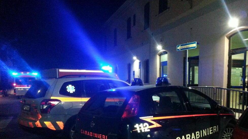 Due ragazzine sfiorate dal treno