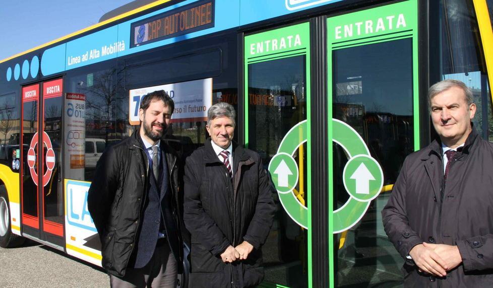 La Cap guarda al futuro Inaugurati bus ecologici 