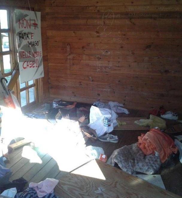 La casetta per i giochi è un rifugio per gli sbandati