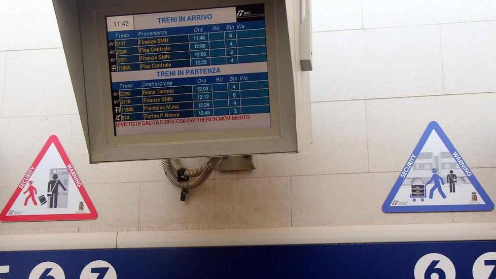 “Attenti ai borseggi”: cartelli in stazione