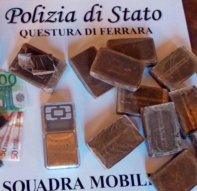 Spacciavano droga con la falsa griffe 