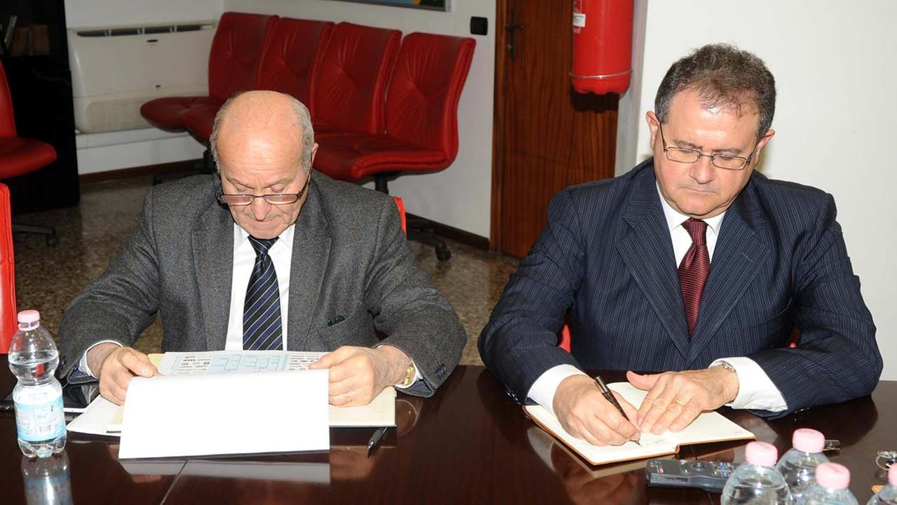 Issad Rebrab con Massimo Giuliani, sindaco di Piombino (foto Paolo Barlettani)