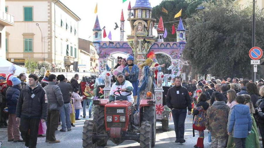 Carnevale, due giorni di festa con pentolaccia e carri