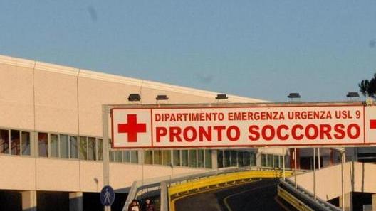 Dipendente dell’ospedale stesa da un pugno in faccia