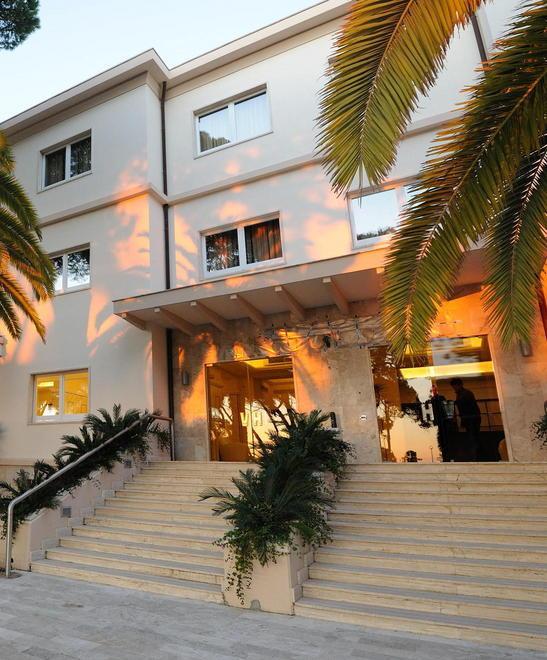 Finalmente le soste riservate per gli hotel