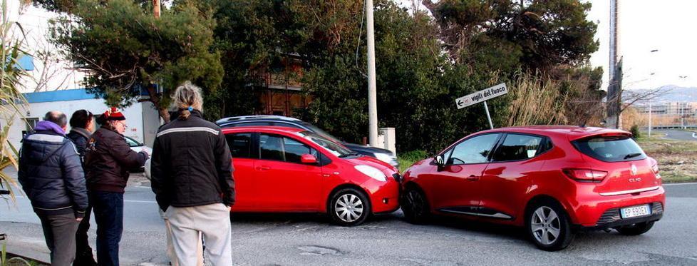Via dei Pelaghi, frontale tra due auto