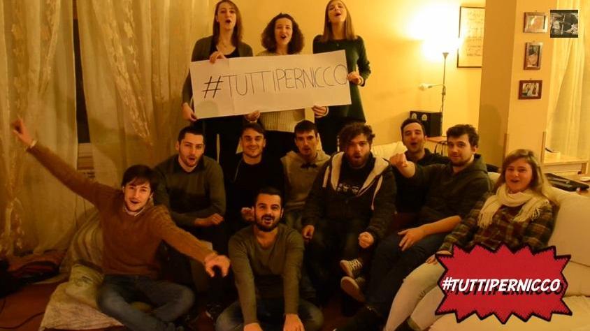 Un fermoimmagine del video realizzato dalla fidanzata e dagli amici di Niccolò per invitare a donare il midollo (da You tube)