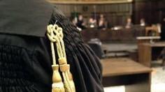 Abusi sessuali su un tredicenne: parrucchiere a processo