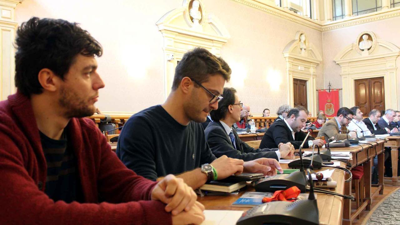 I banchi di Buongiorno in consiglio comunale: a sinistra Marco Bruciati e Andrea Raspanti (Salvini Pentafoto)