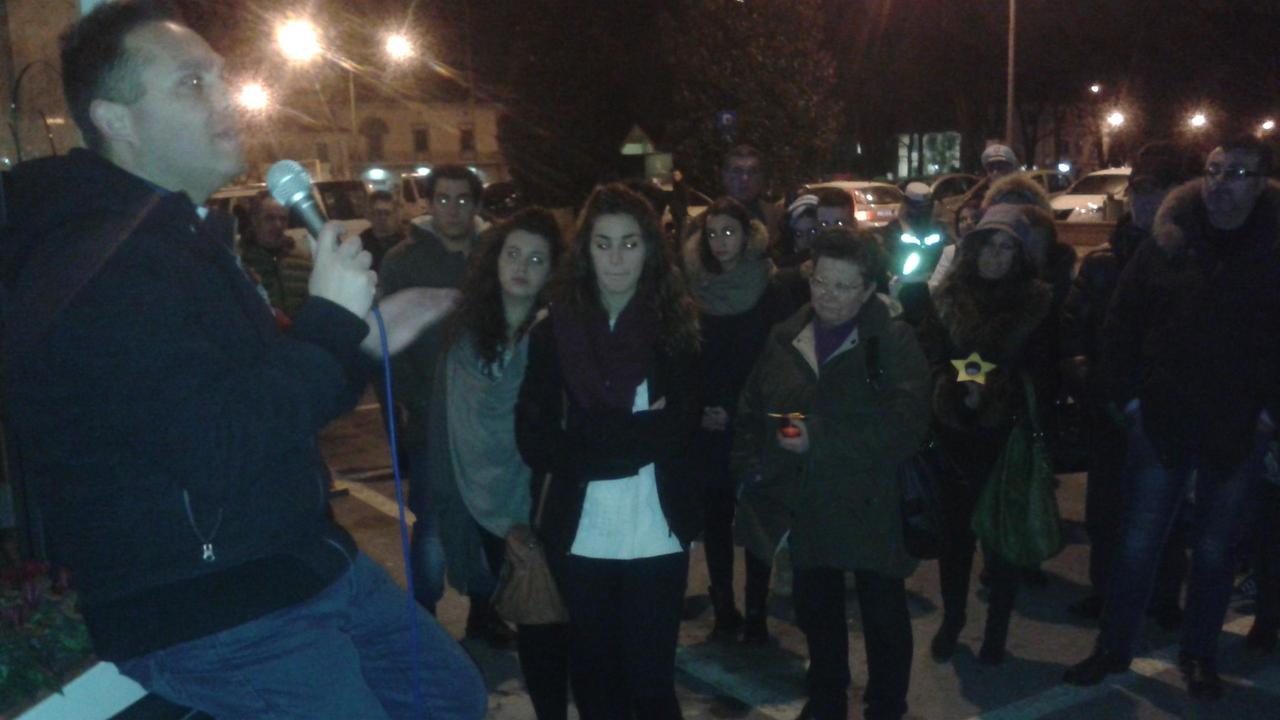 Don Roberto parla nel giorno della commemorazione della ragazzina