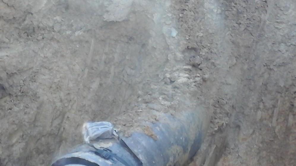 La riparazione dell'acquedotto dopo la frana del 10 febbraio 2015 (foto Acquedotto del Fiora)