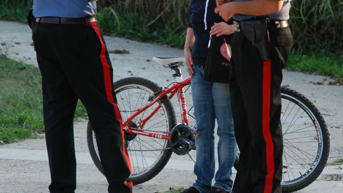 Le rubano la bici, la ritrova in un negozio